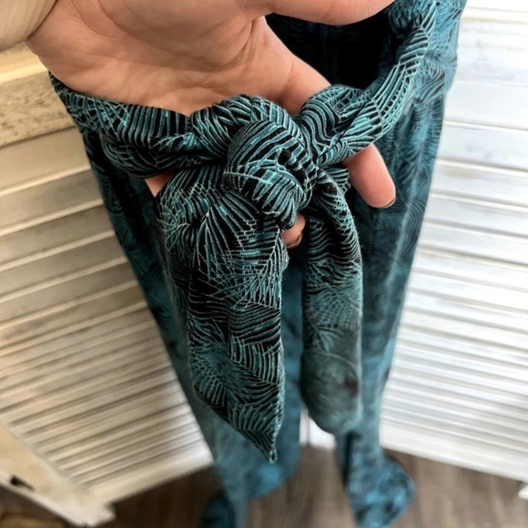 SOFT SURROUNDINGS Sorrento Stretch Jersey Pant Jumpsuit Green Leaves Tropical M - Picture 7 of 8